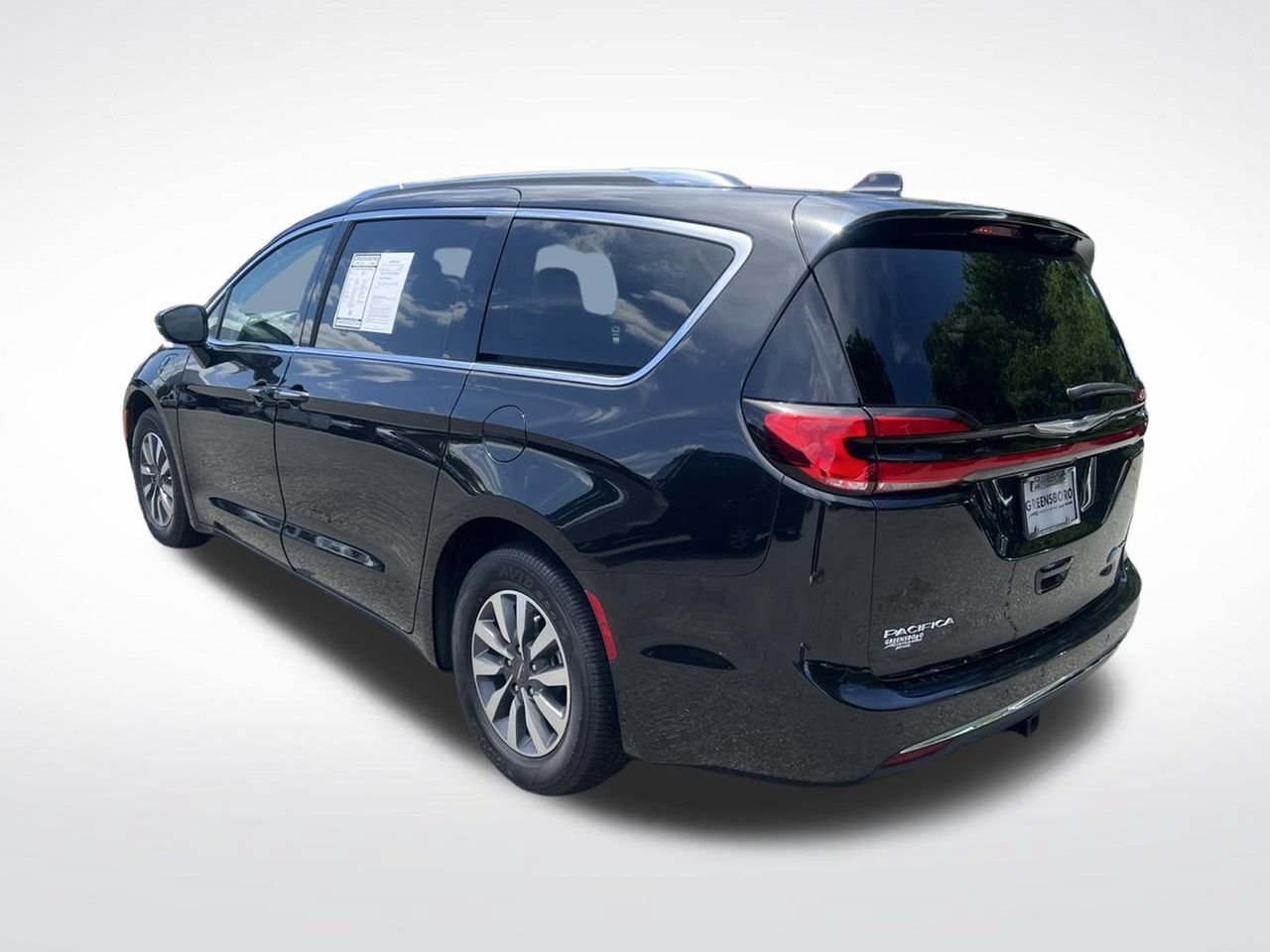 Used 2021 Chrysler Pacifica Touring-L FWD image 3