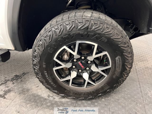 Used 2023 GMC Canyon AT4X image 17