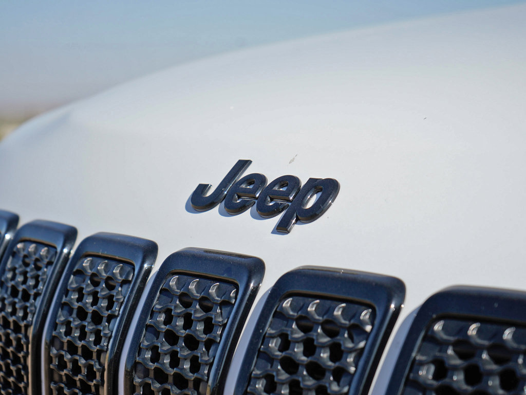 Used 2023 Jeep Cherokee Altitude Lux image 3