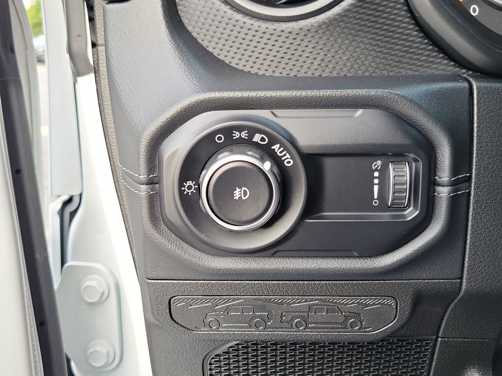 Used 2024 Jeep Wrangler Rubicon image 14