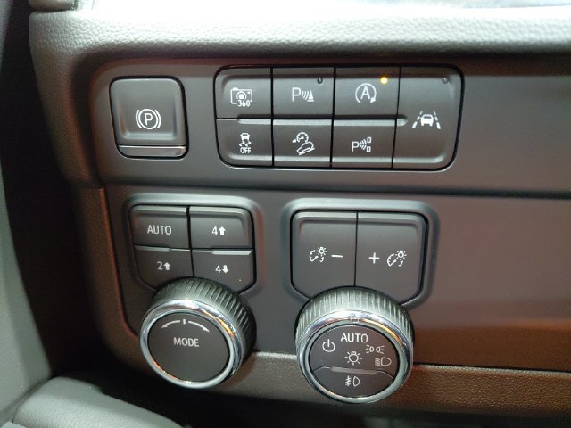 Certified 2025 Chevrolet Suburban Z71 AWD/4WD image 43