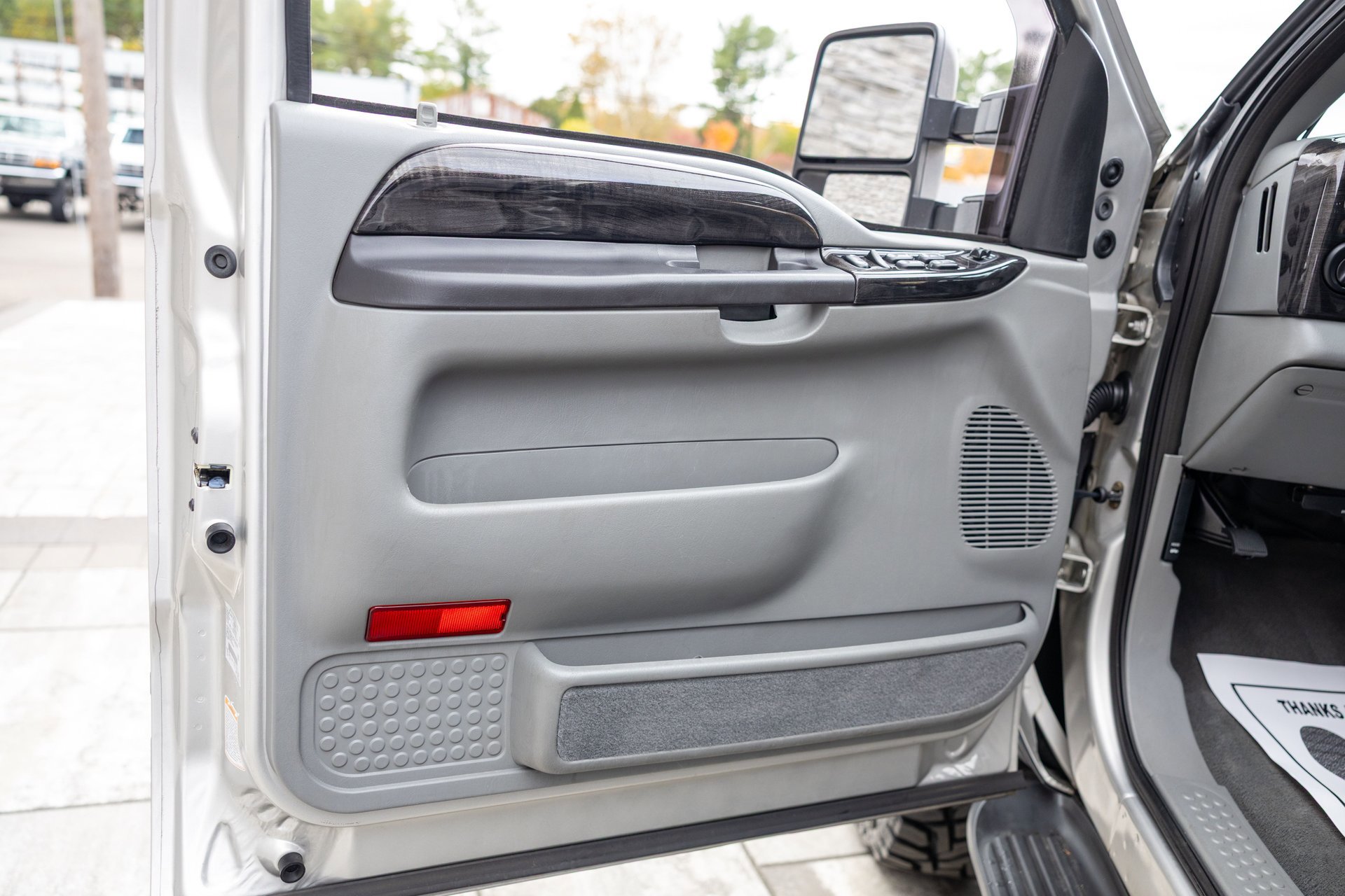 Used 2005 Ford Excursion XLS image 34