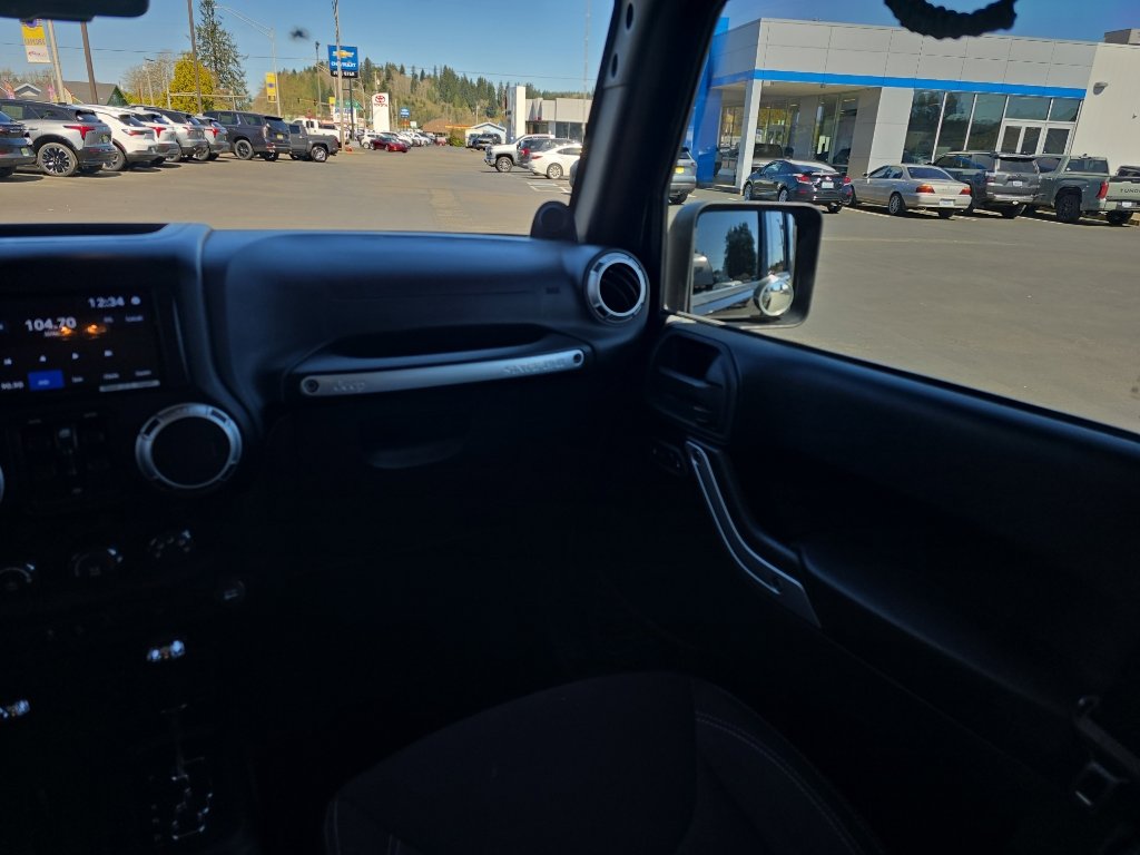 Used 2013 Jeep Wrangler Unlimited Sahara w/ Connectivity Group image 21