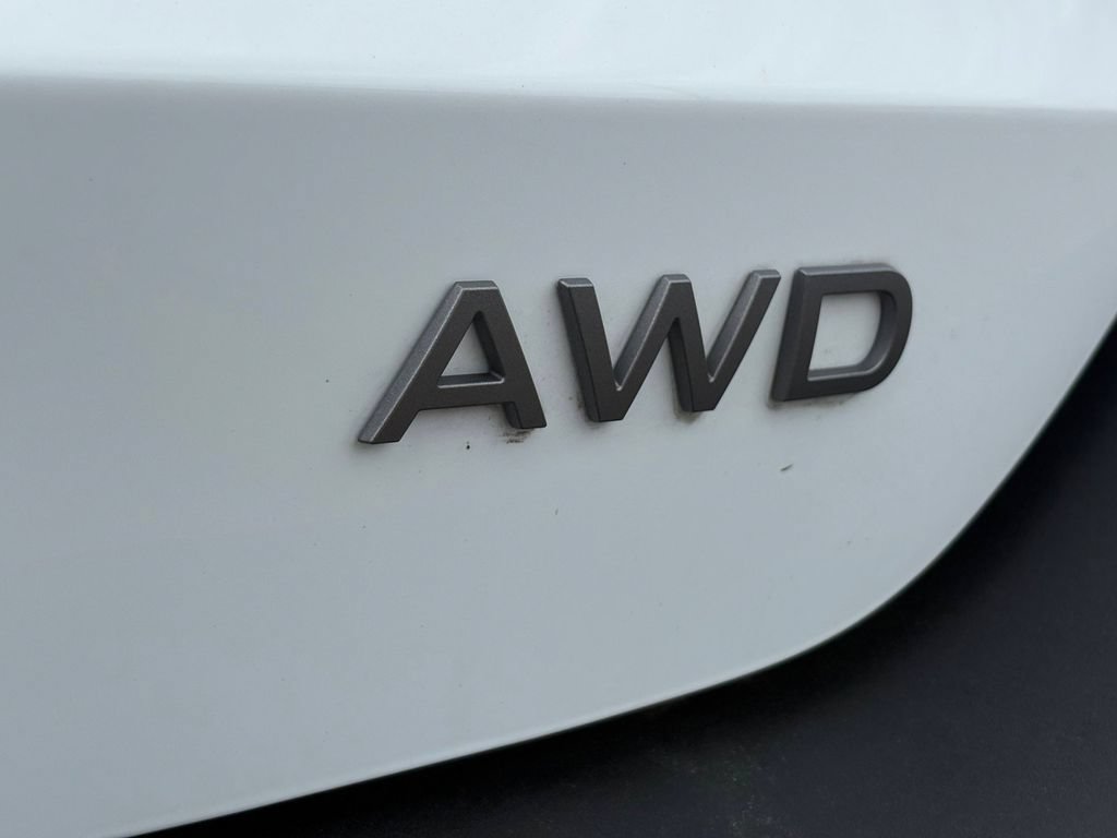 Used 2025 Nissan Kicks SV AWD/4WD image 11
