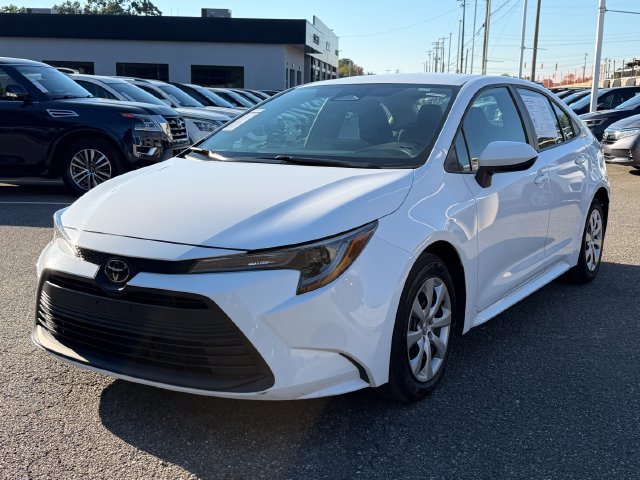 Used 2025 Toyota Corolla LE FWD image 9