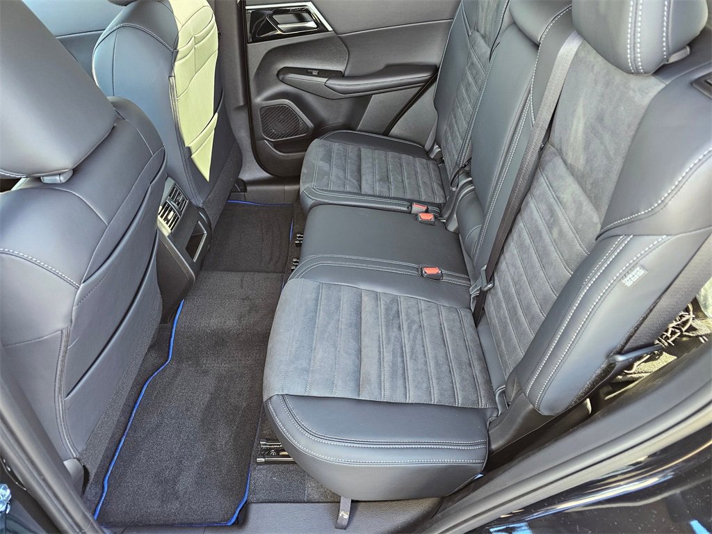 New 2025 Mitsubishi Outlander SE image 5