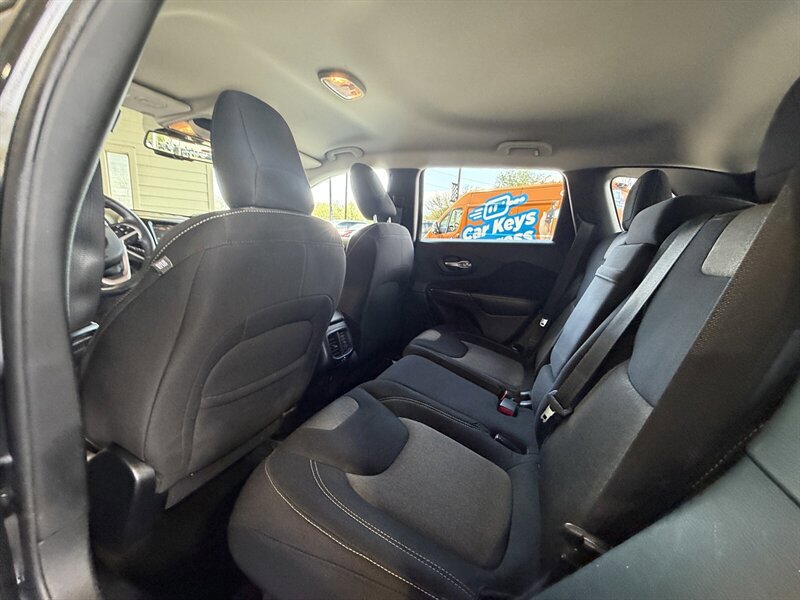 Used 2014 Jeep Cherokee Latitude w/ Comfort/Convenience Group AWD/4WD image 13