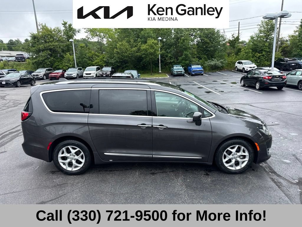 Used 2017 Chrysler Pacifica Touring-L Plus w/ Advanced Safetytec Group FWD image 13