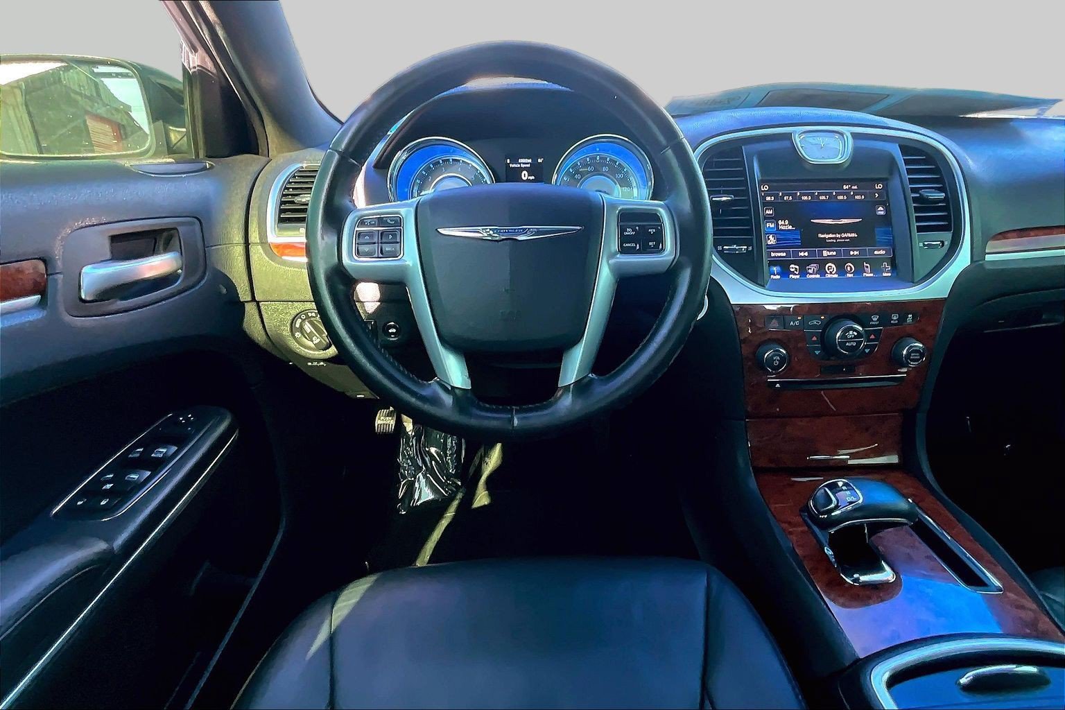 Used 2014 Chrysler 300 w/ Driver Convenience Group RWD image 5