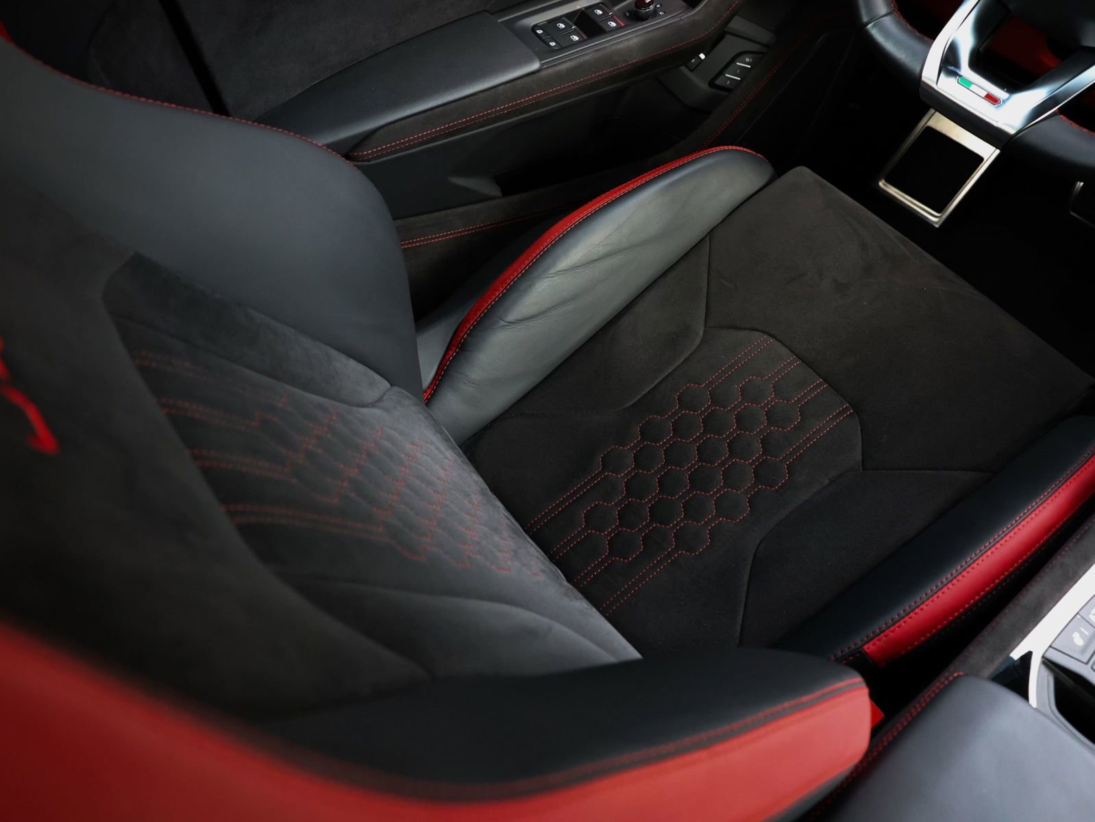 Used 2023 Lamborghini Urus S image 10