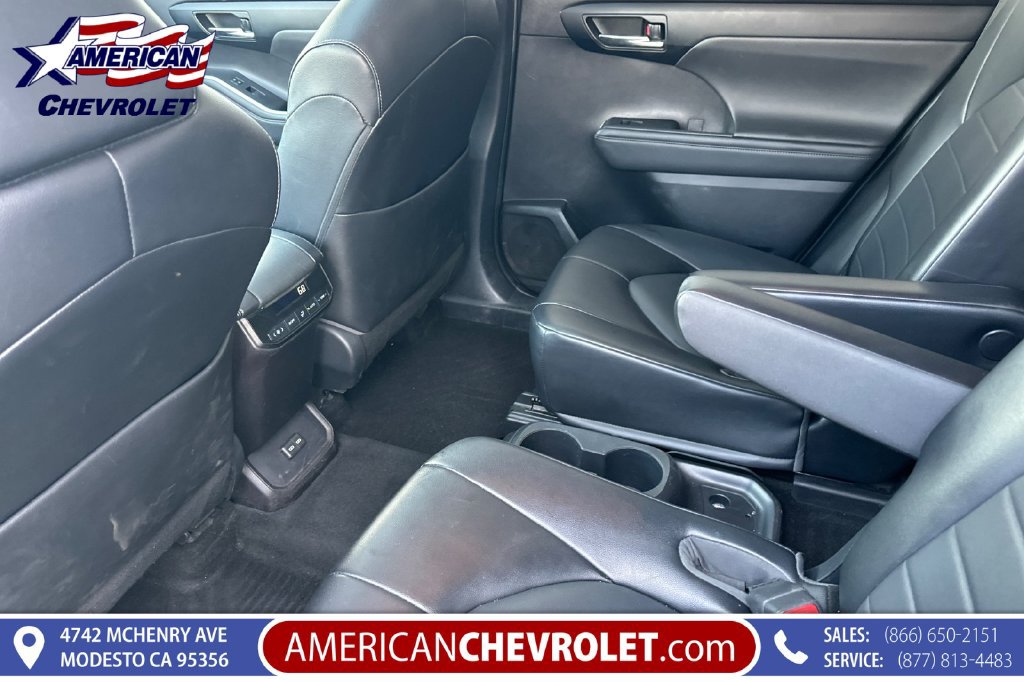 Used 2022 Toyota Highlander XLE AWD/4WD image 15