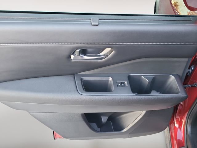 Used 2023 Nissan Pathfinder SL w/ Lighting Package (N92) image 19