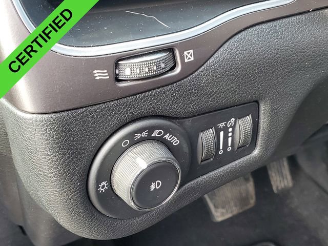 Used 2019 Jeep Cherokee Latitude Plus w/ Cold Weather Group image 35