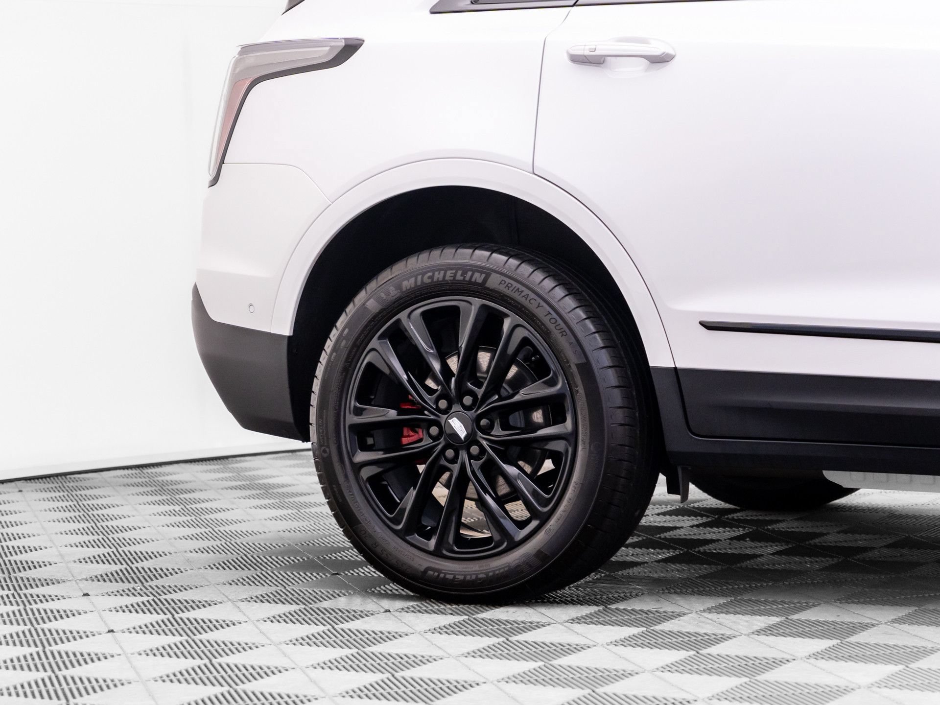 Certified 2026 Cadillac XT5 Sportv w/ LPO, Onyx Lite Package AWD/4WD image 40