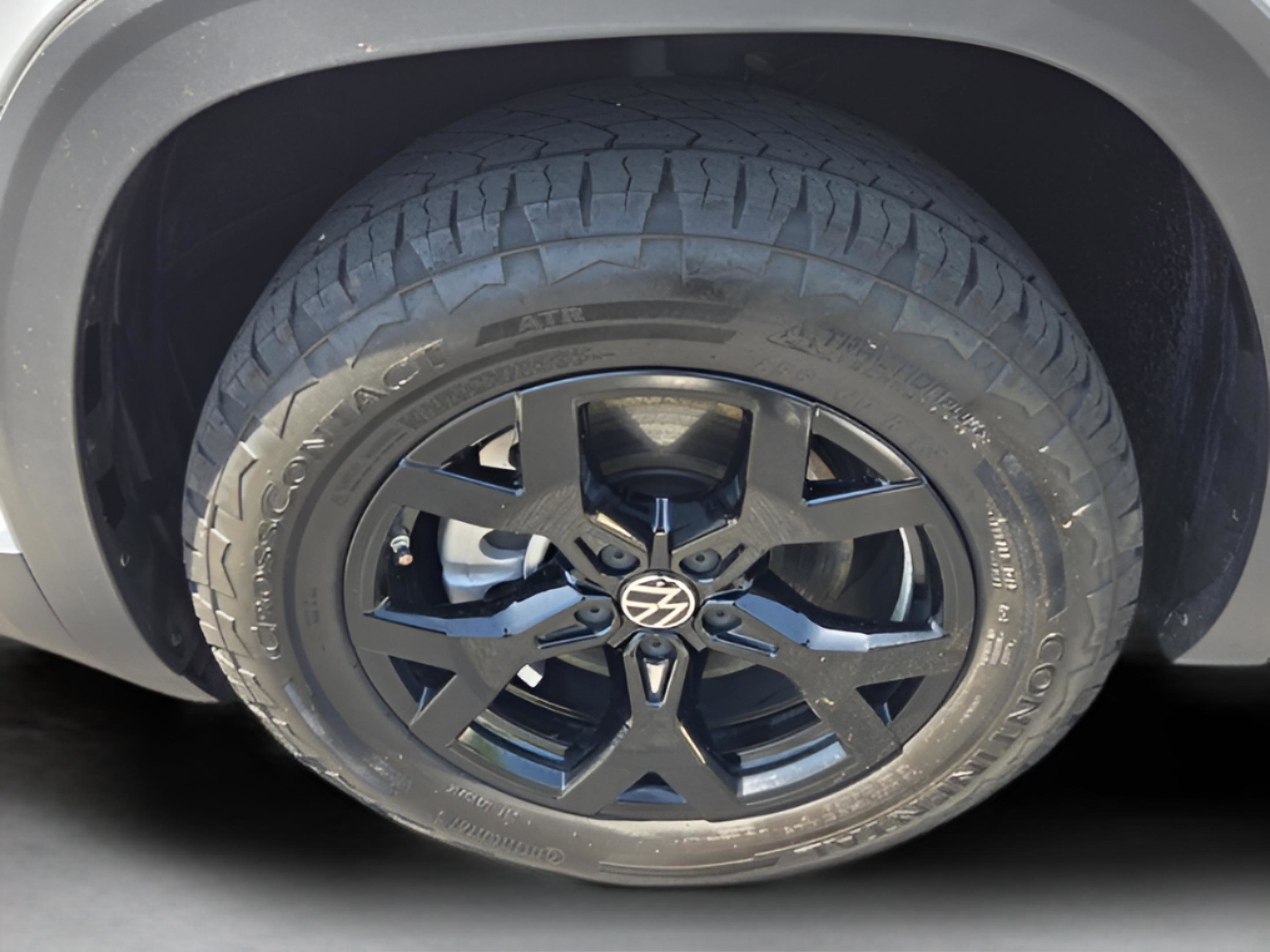 Used 2024 Volkswagen Atlas Peak Edition SEL image 29