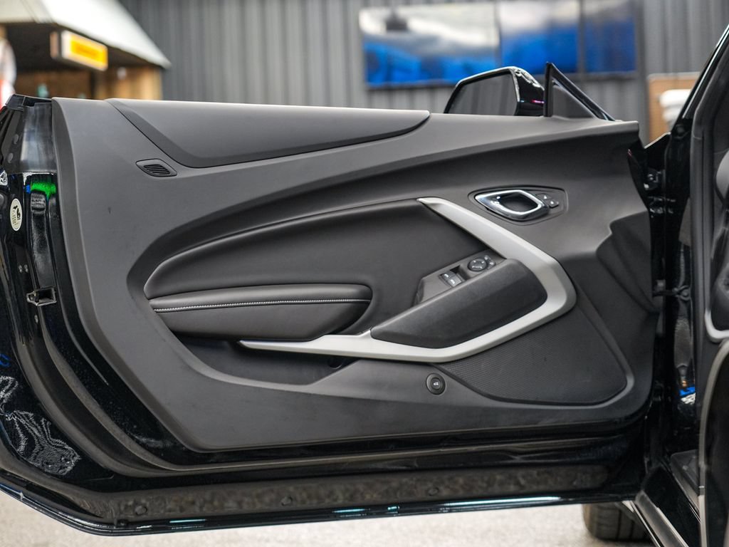 Used 2017 Chevrolet Camaro SS RWD image 12