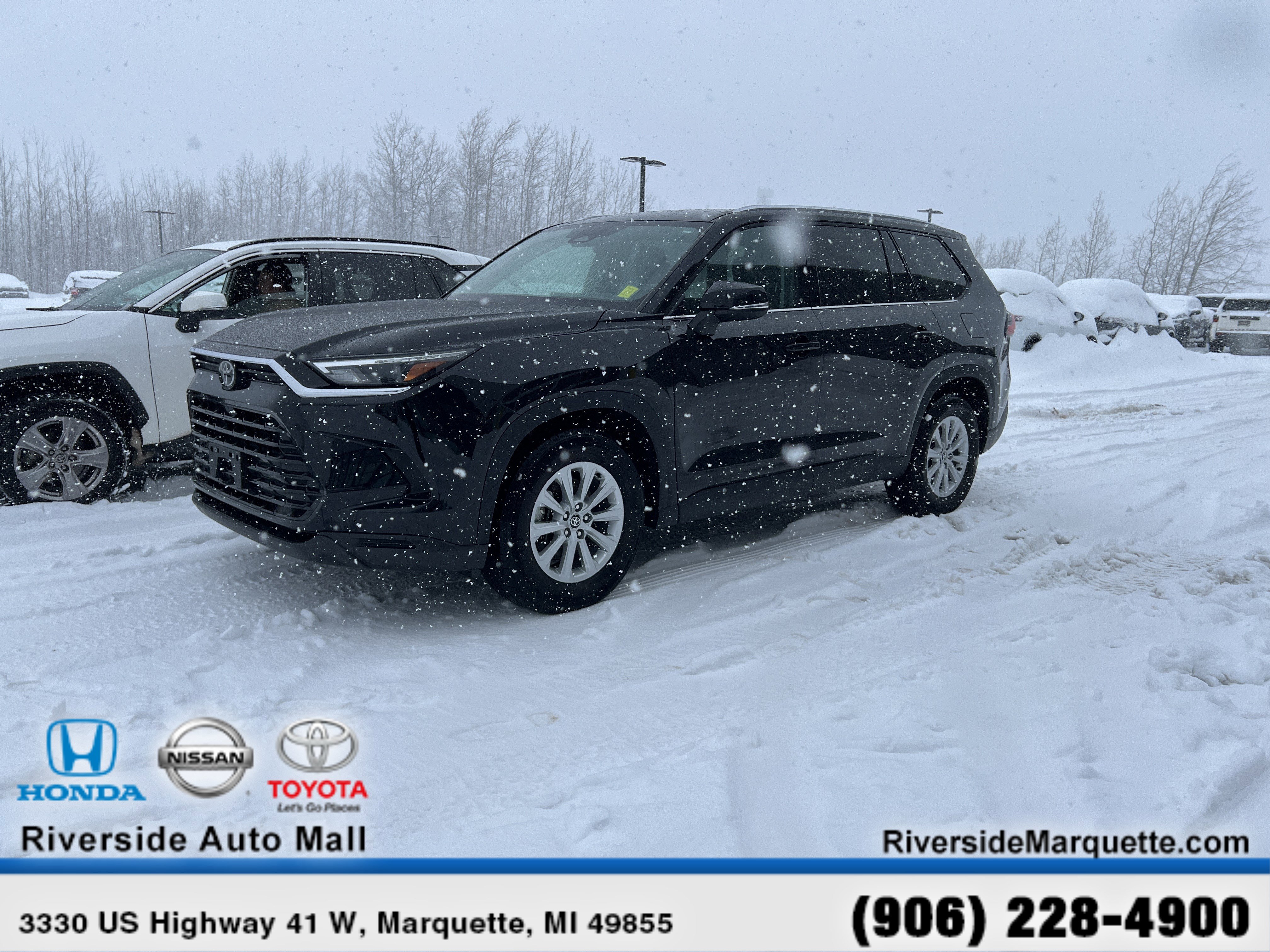 Used 2025 Toyota Grand Highlander AWD image 3