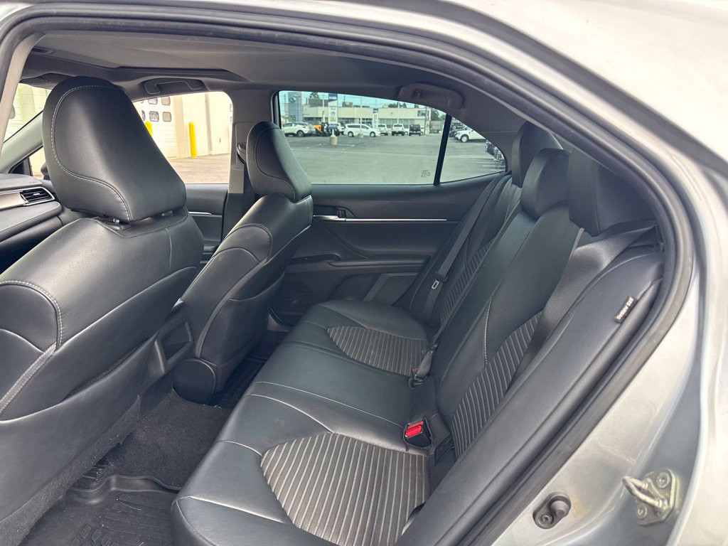 Used 2019 Toyota Camry SE w/ Convenience Package FWD image 9