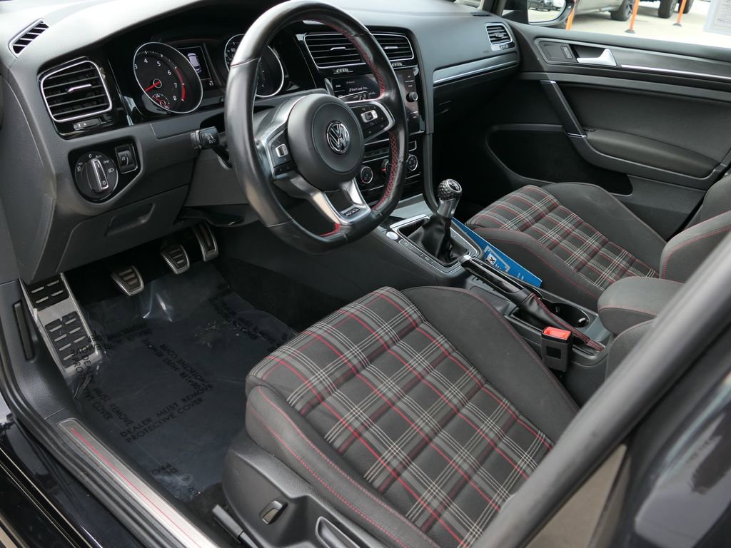 Used 2018 Volkswagen GTI SE image 9