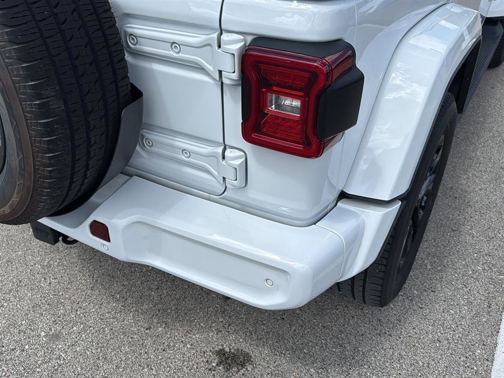 Used 2023 Jeep Wrangler Unlimited Sahara AWD/4WD image 15