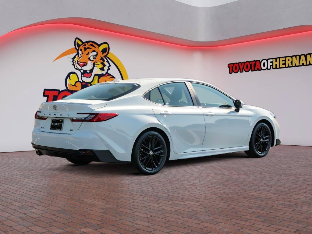Used 2025 Toyota Camry SE FWD image 5
