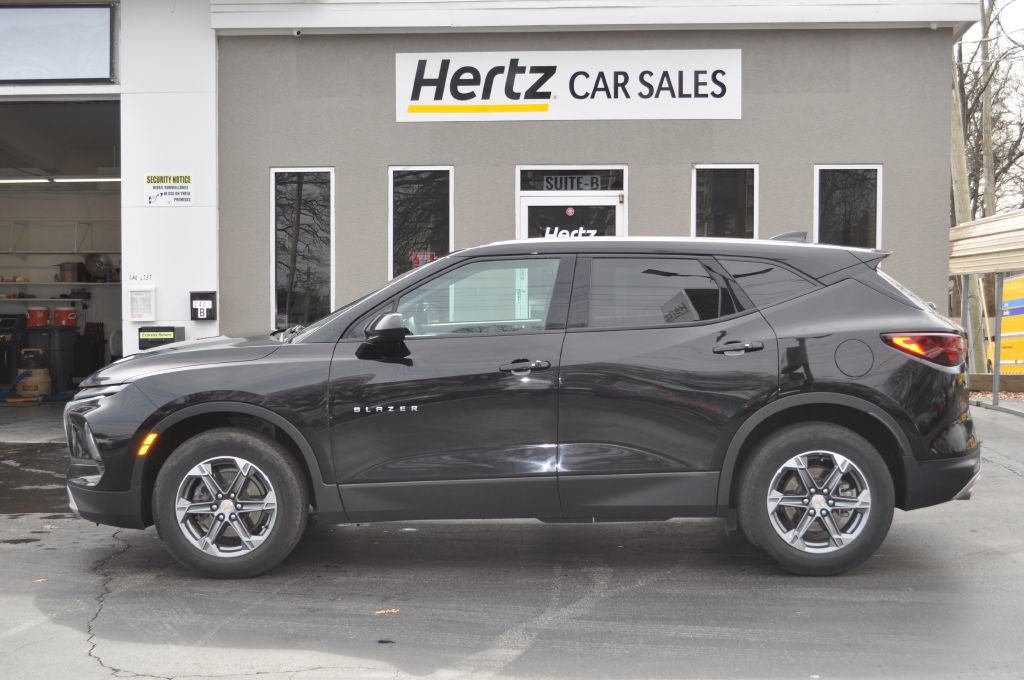 Used 2024 Chevrolet Blazer LT image 2