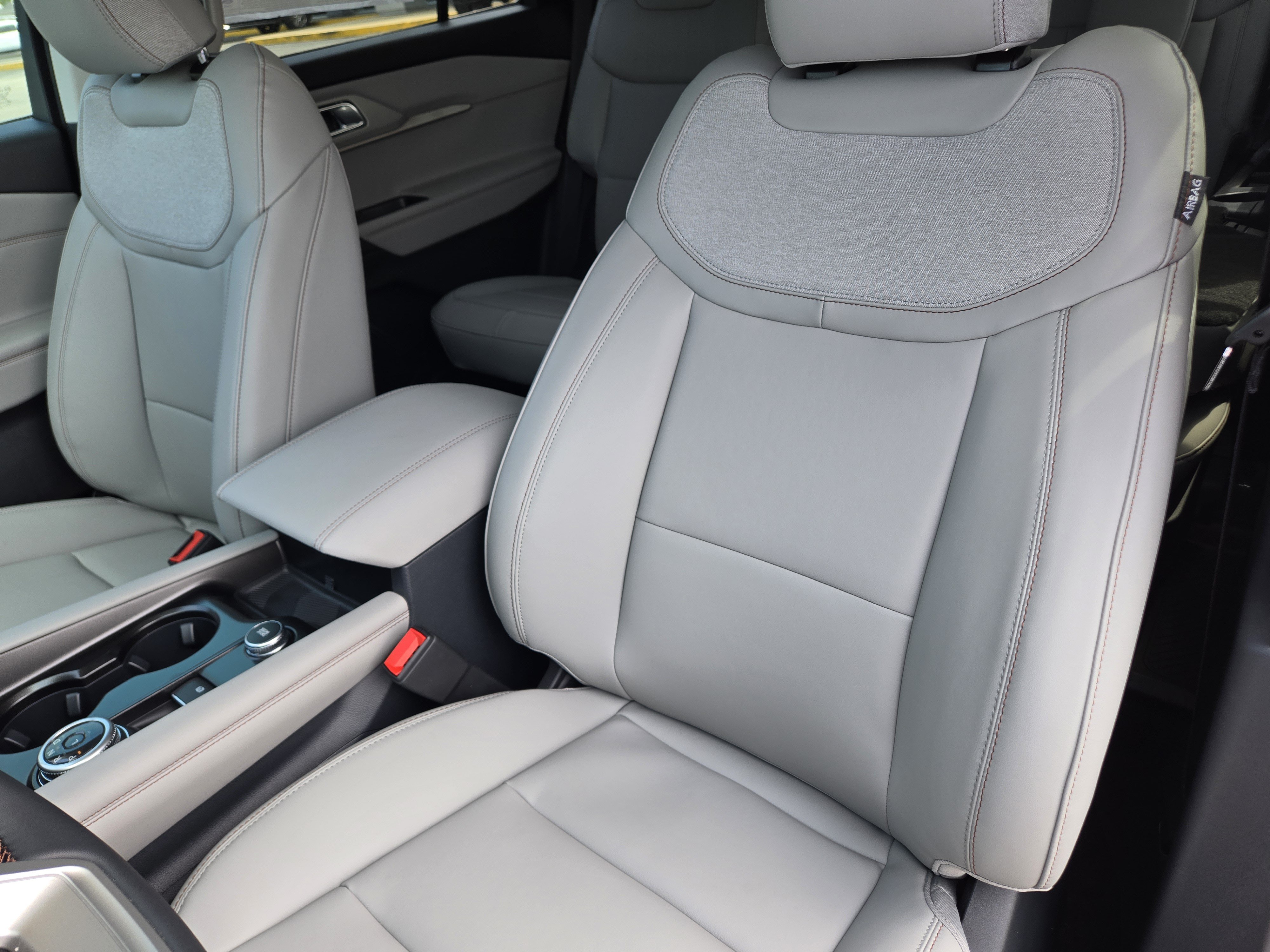 New 2026 Ford Explorer Active w/ Active Comfort Package RWD image 17