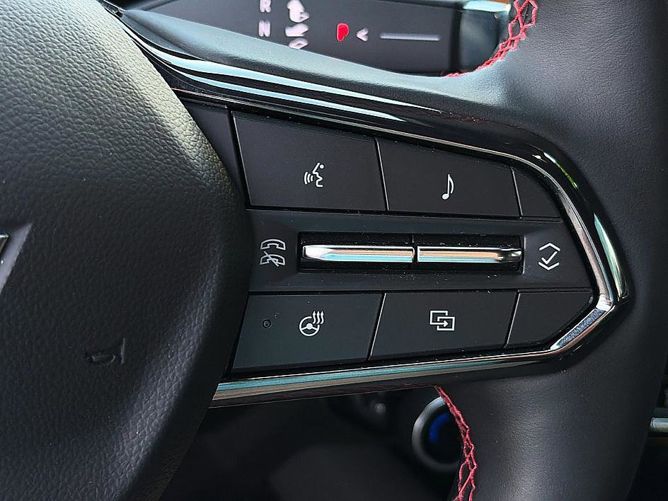 Used 2025 Chevrolet Equinox EV RS image 18