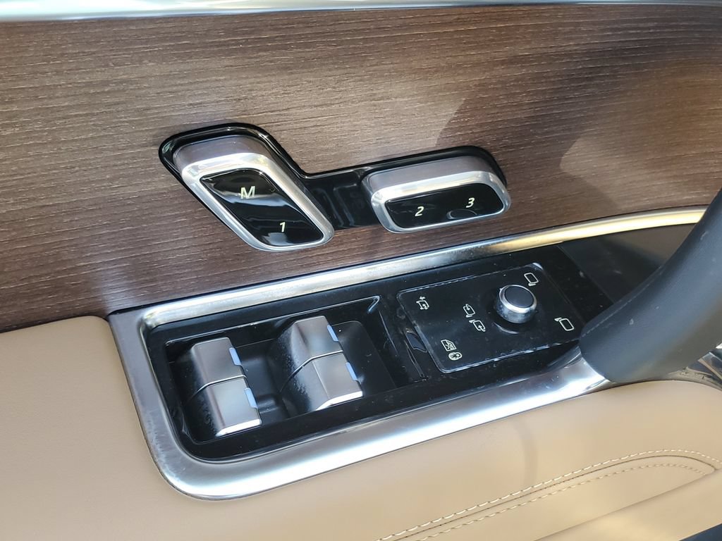 New 2026 Land Rover Range Rover Long Wheelbase SE AWD/4WD image 9