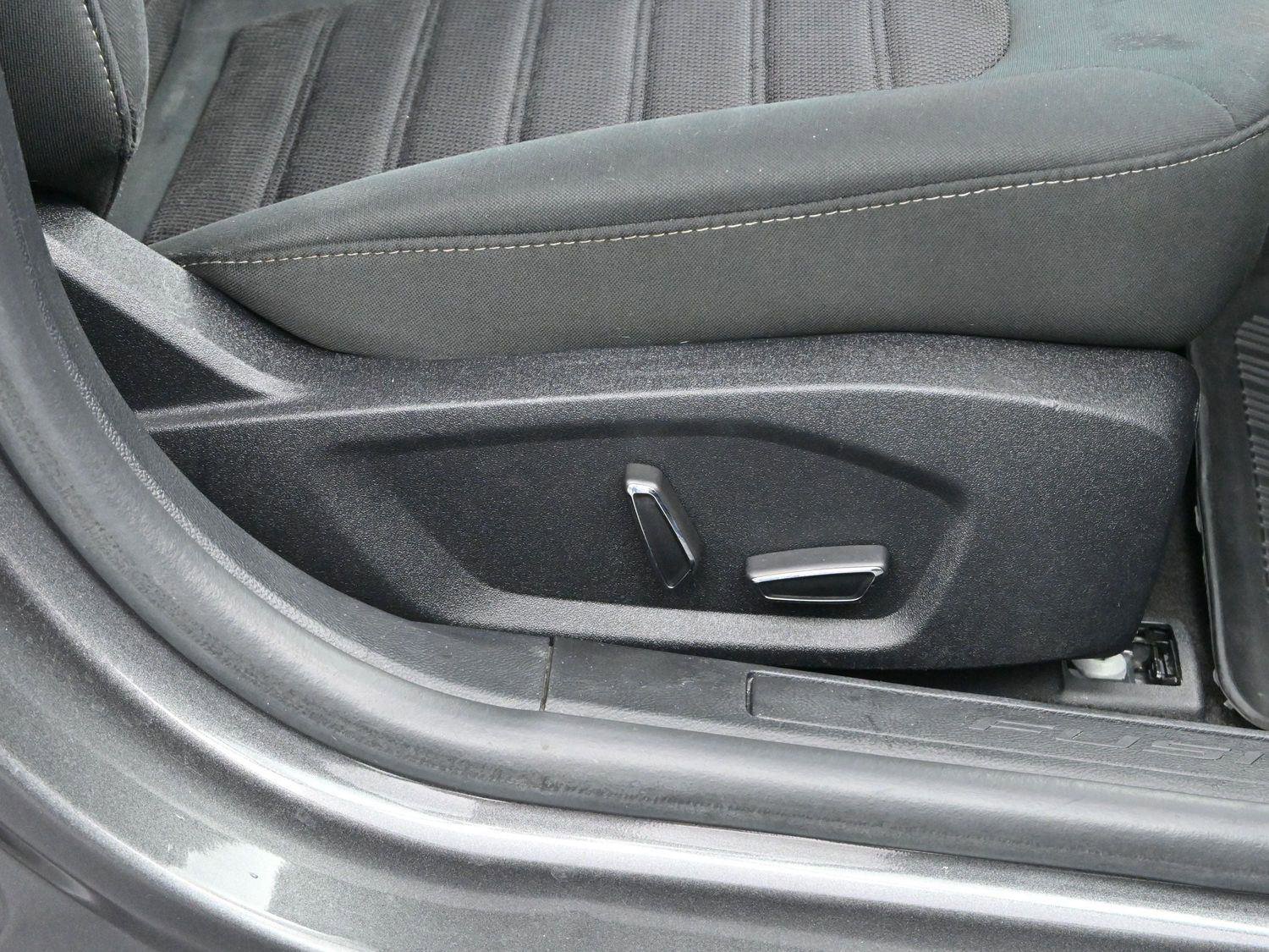 Used 2020 Ford Fusion SE image 31