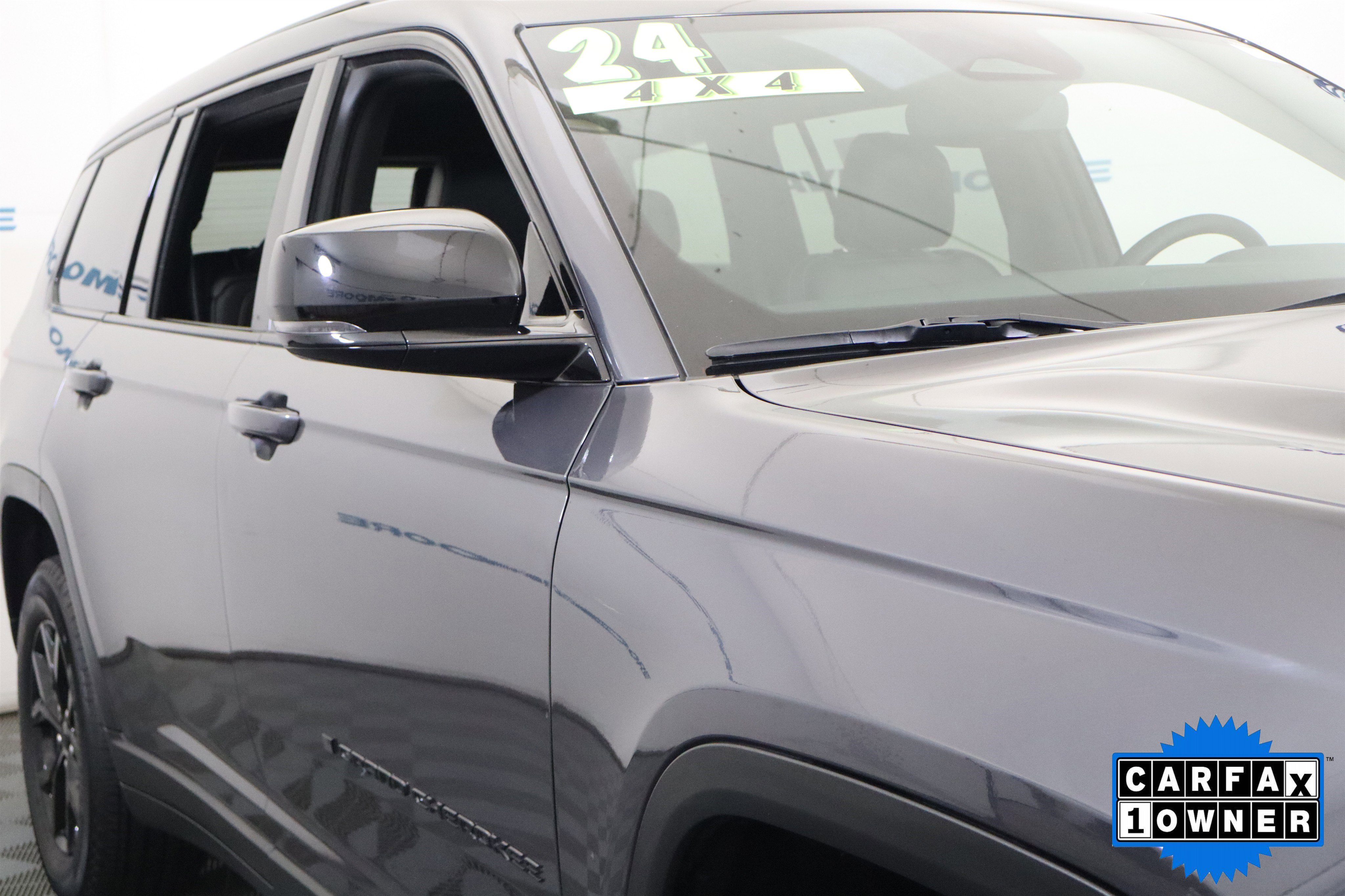 Used 2024 Jeep Grand Cherokee L Laredo image 3