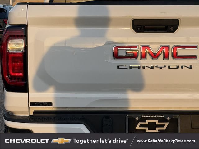 Used 2026 GMC Canyon AT4X AWD/4WD image 9