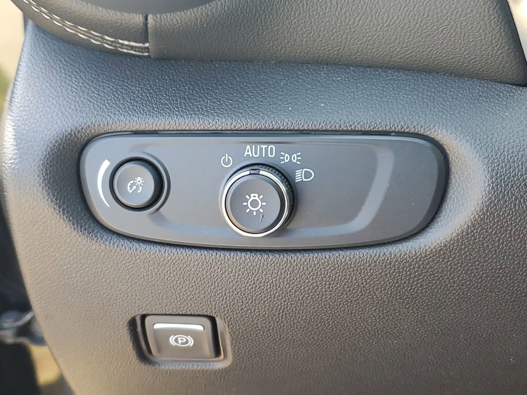 Used 2025 Chevrolet Blazer LT FWD image 22