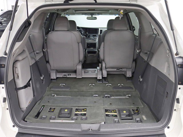 Used 2015 Toyota Sienna XLE w/ XLE Navigation Package image 33