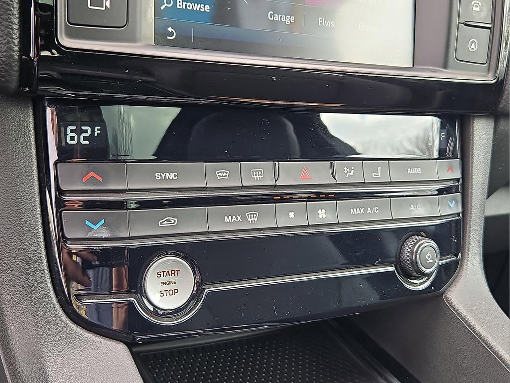 Used 2017 Jaguar F-PACE Premium image 16