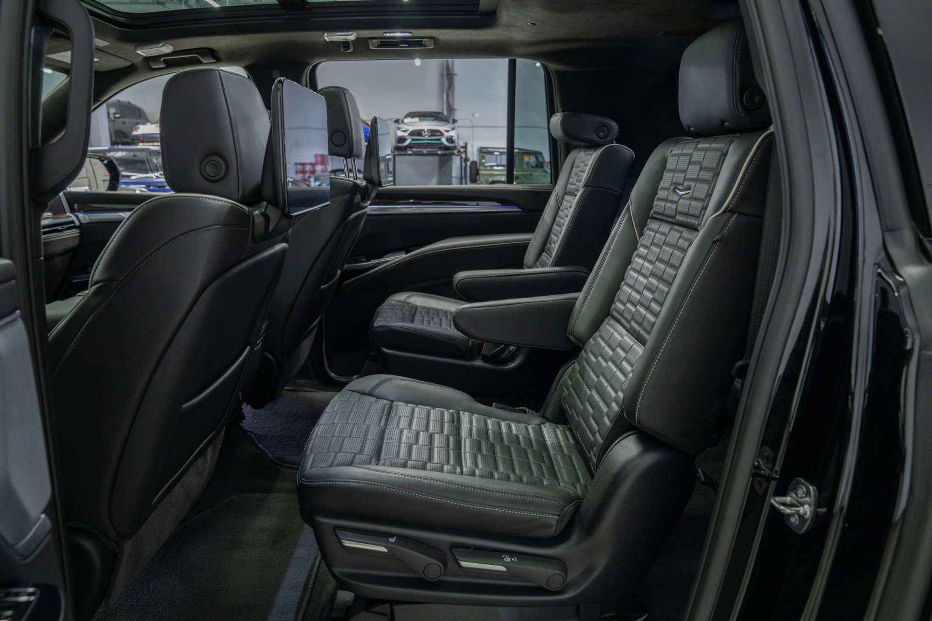 Used 2025 Cadillac Escalade ESV Sport Platinum image 27