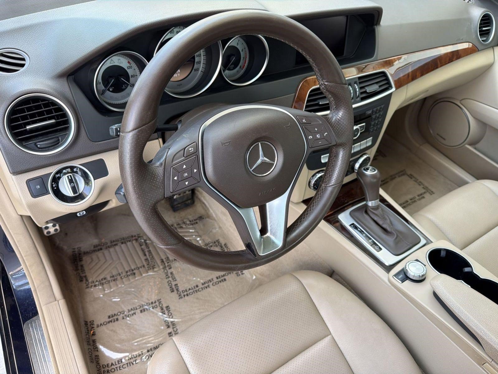 Used 2012 Mercedes-Benz C 300 4MATIC Sedan image 4