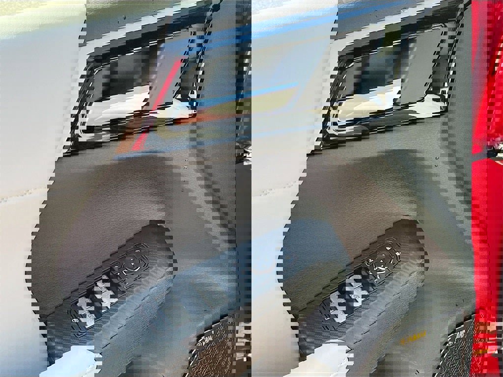 New 2025 Mitsubishi Outlander SE image 18