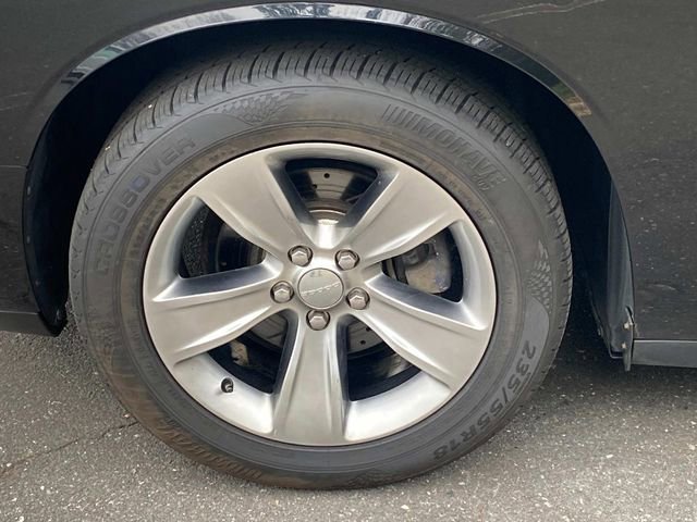 Used 2015 Dodge Challenger SXT image 6