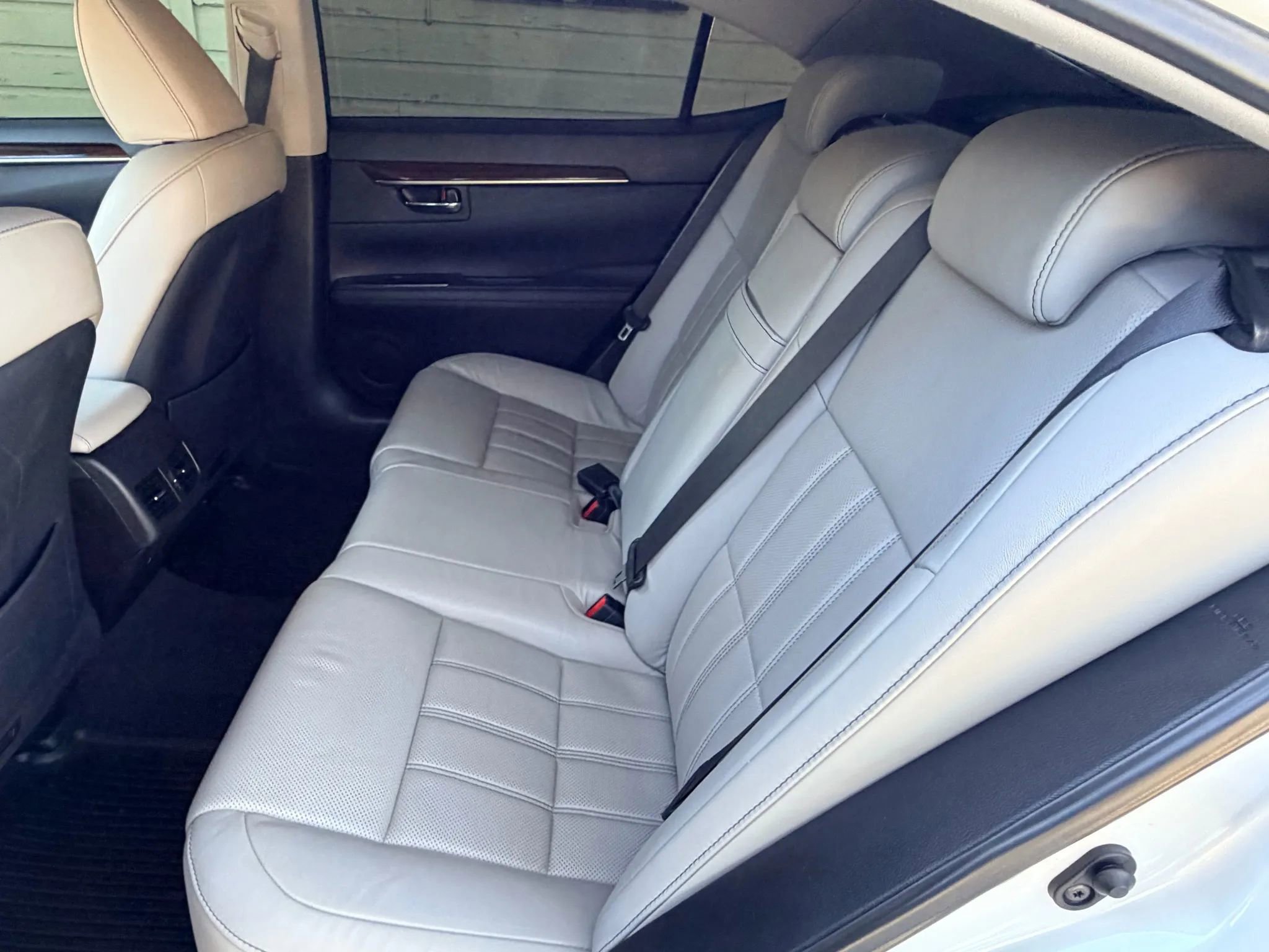 Used 2018 Lexus ES 350 w/ Luxury Package w/Wood Trim image 21