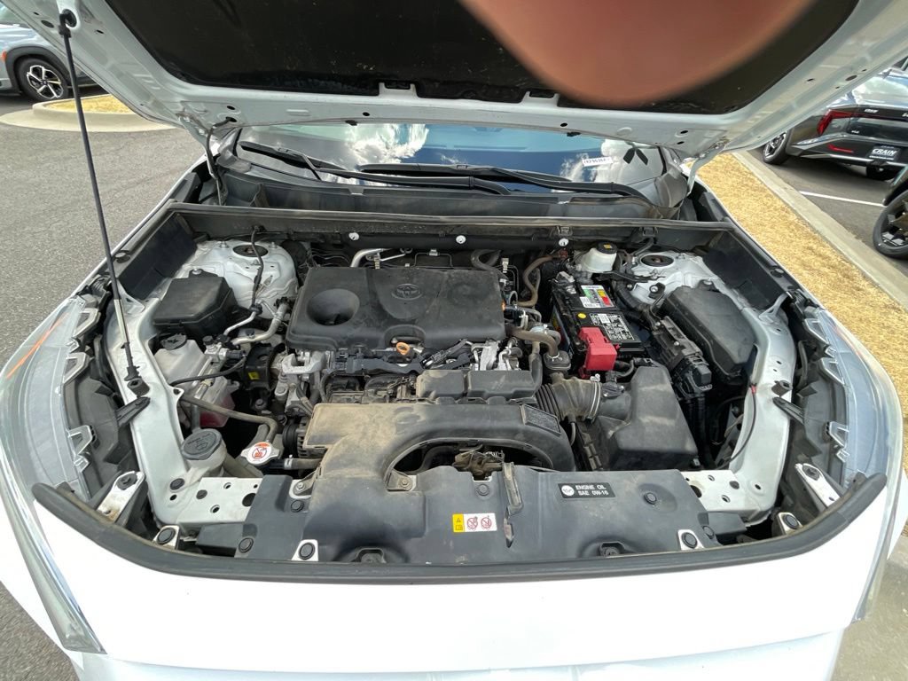 Used 2020 Toyota RAV4 XLE Premium FWD image 30