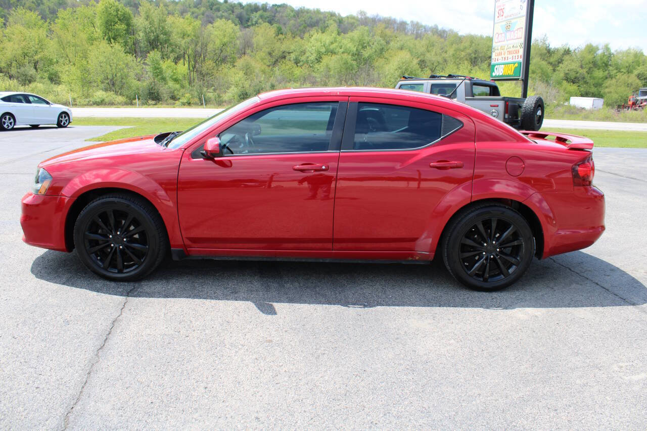 Used 2013 Dodge Avenger SXT w/ Blacktop Pkg FWD image 2