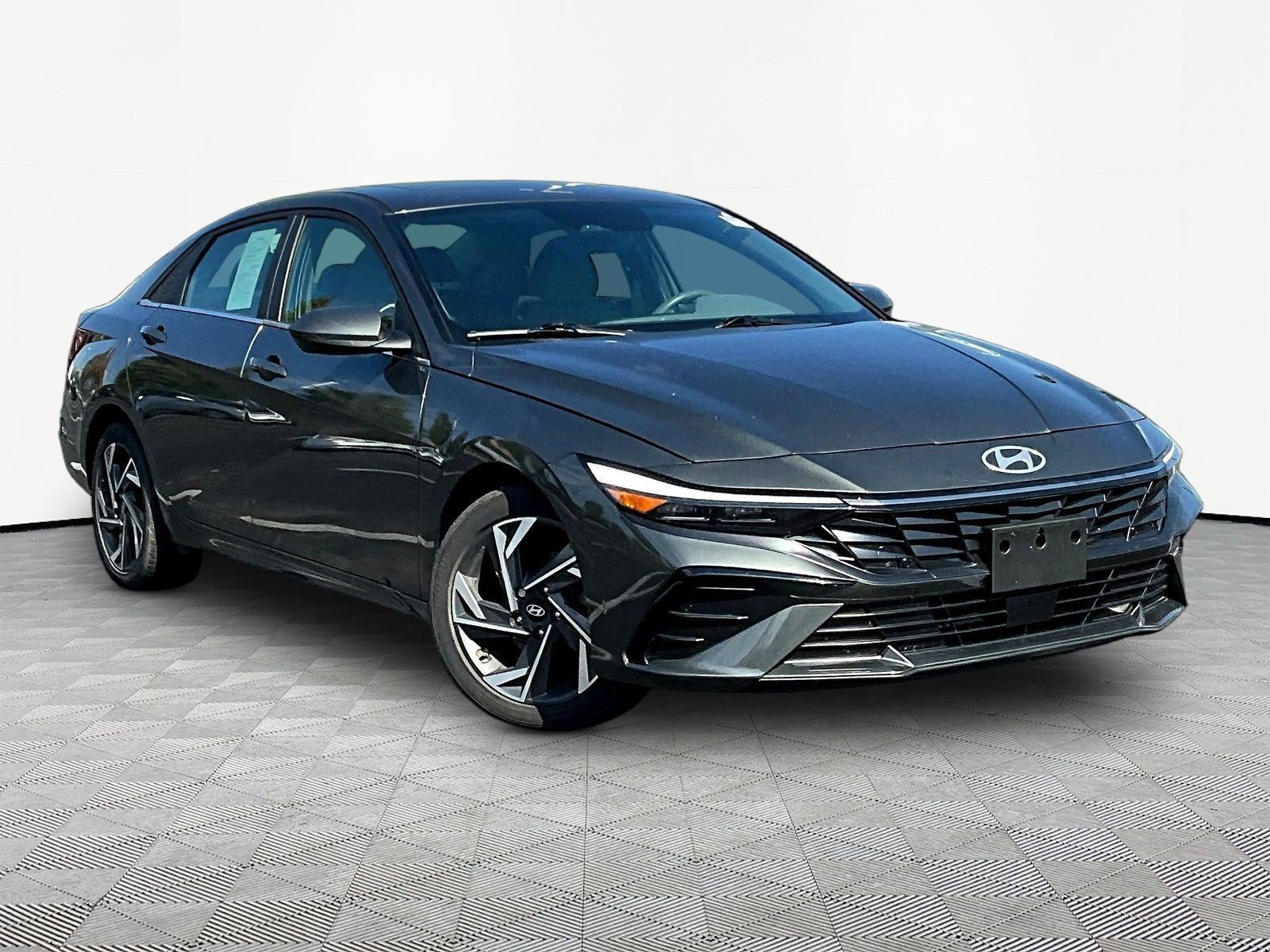 Used 2024 Hyundai Elantra SEL w/ Convenience Package FWD image 3