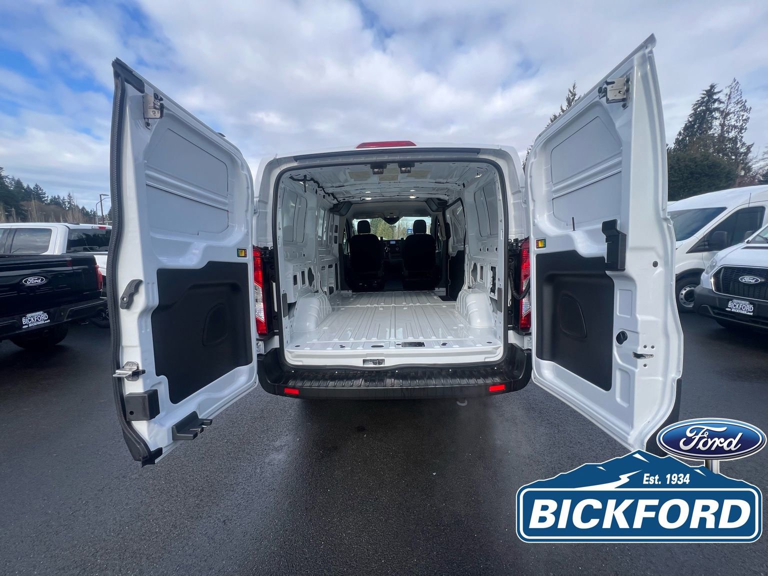 New 2025 Ford Transit 250 Low Roof RWD image 8
