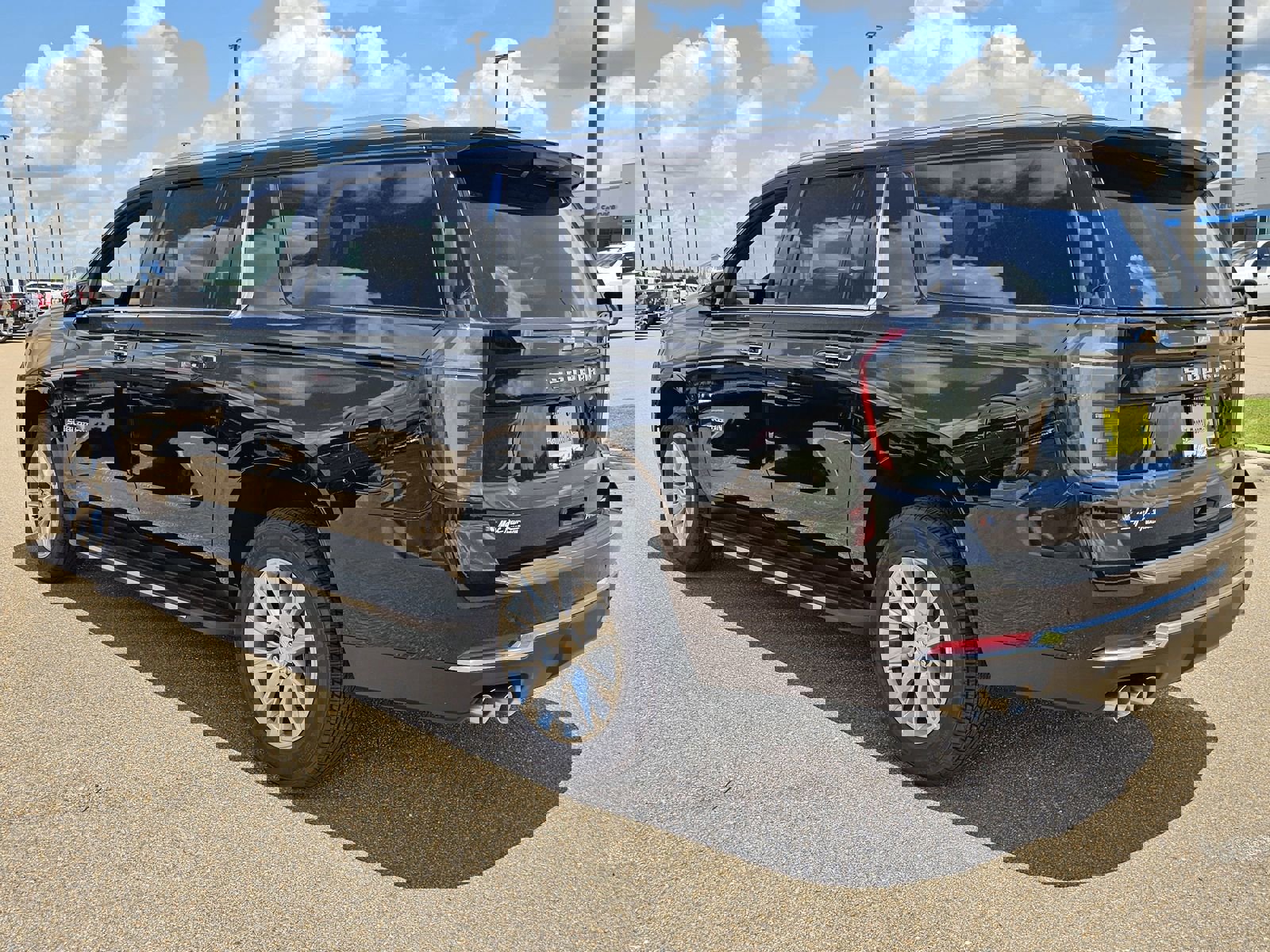 New 2025 Chevrolet Suburban Premier w/ Sun And Tow Package image 7