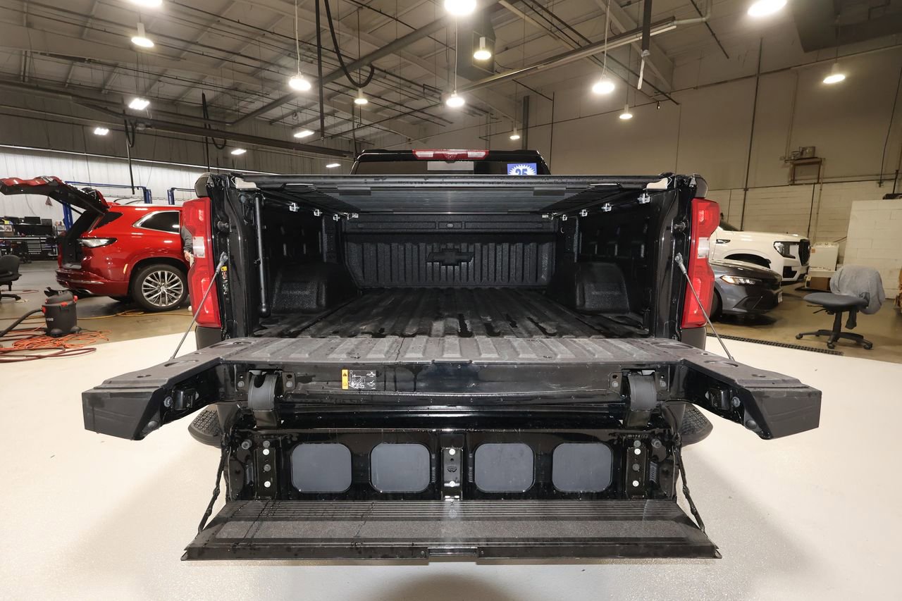 Used 2025 Chevrolet Silverado 1500 ZR2 w/ Technology Package image 26