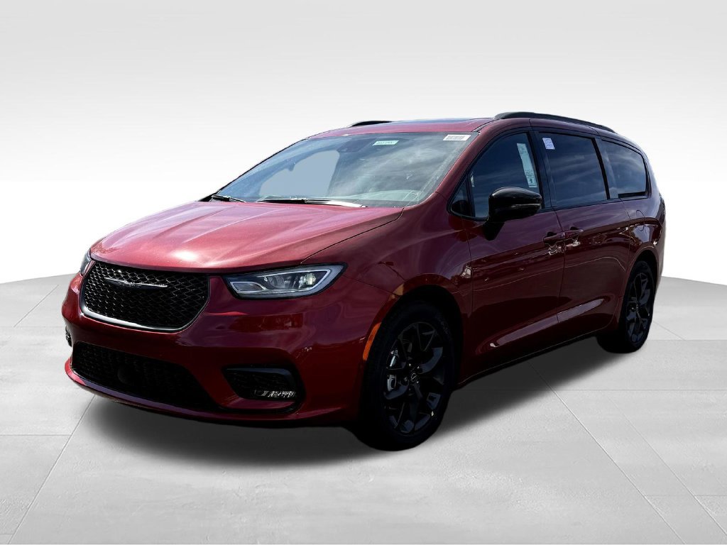 New 2026 Chrysler Pacifica Limited w/ Uconnect Theater Family Group FWD image 3