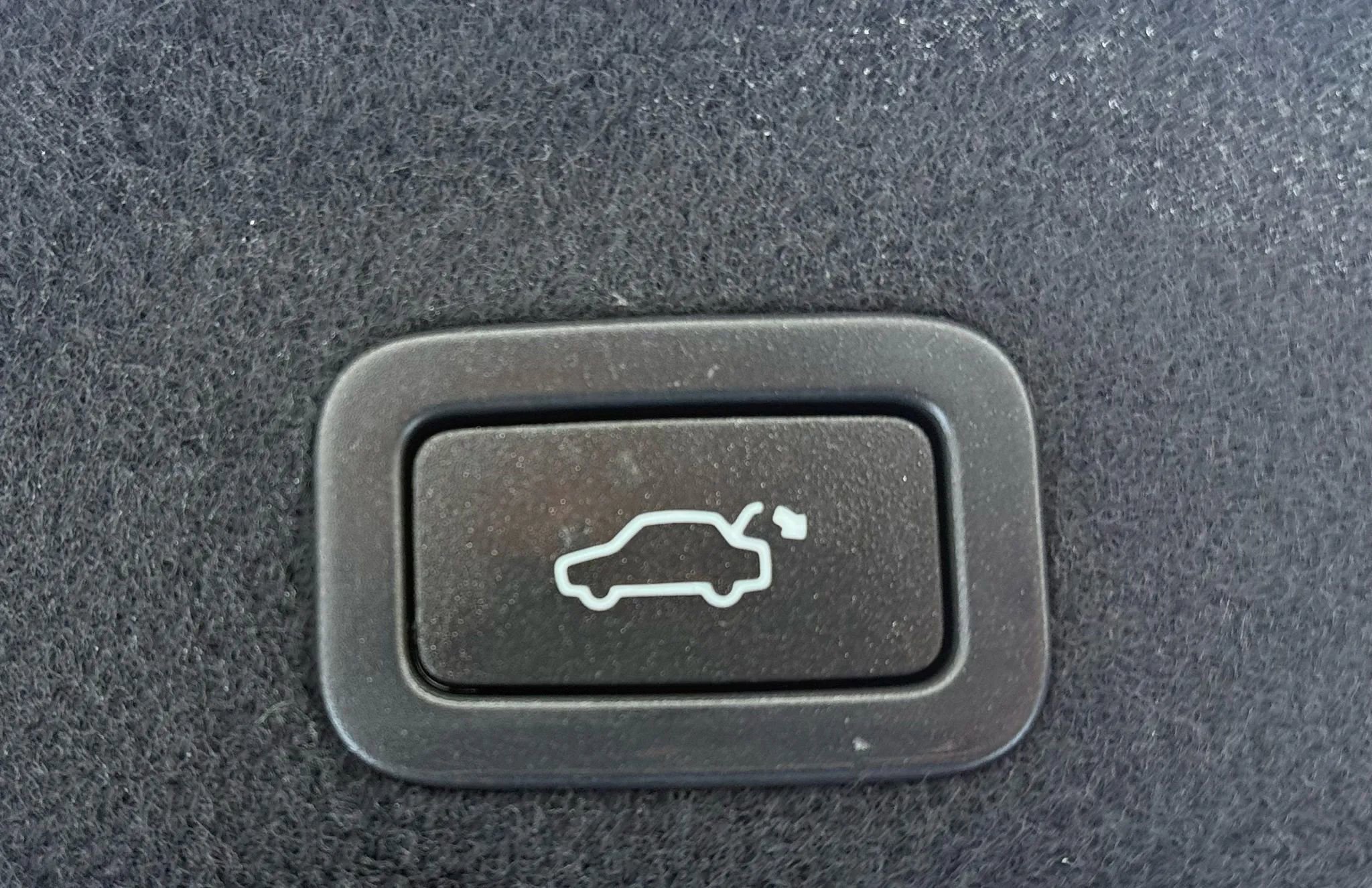 Used 2017 Volvo XC60 T5 Dynamic w/ Preferred Option Package image 46