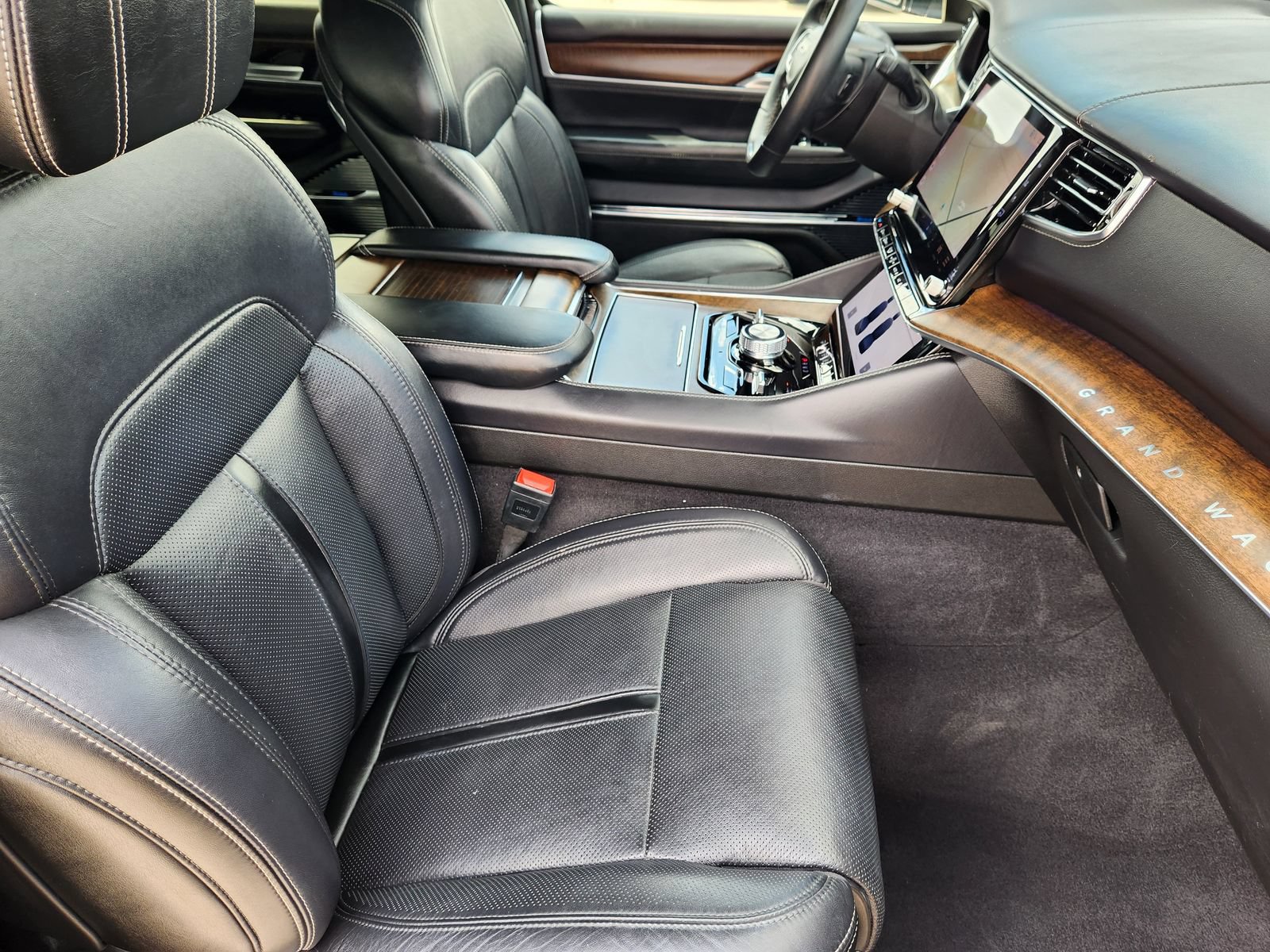 Used 2024 Jeep Grand Wagoneer L 4WD image 15