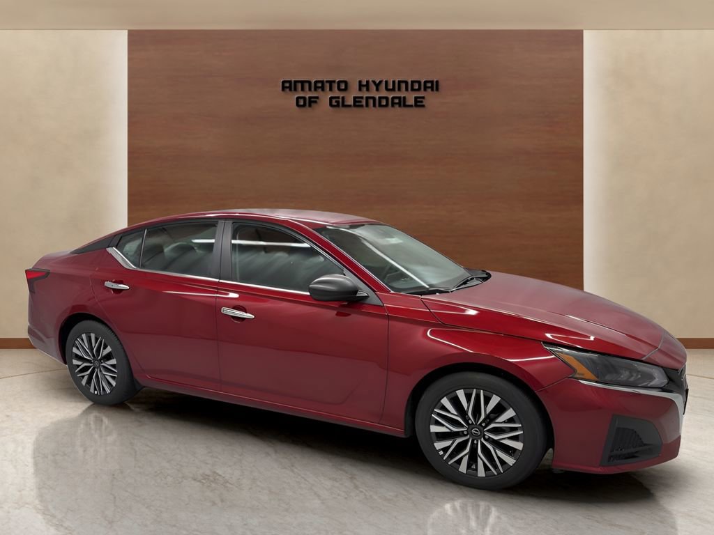 Used 2025 Nissan Altima 2.5 SV FWD image 7